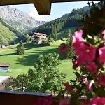/ Haus Wiesengrund Aparthotel