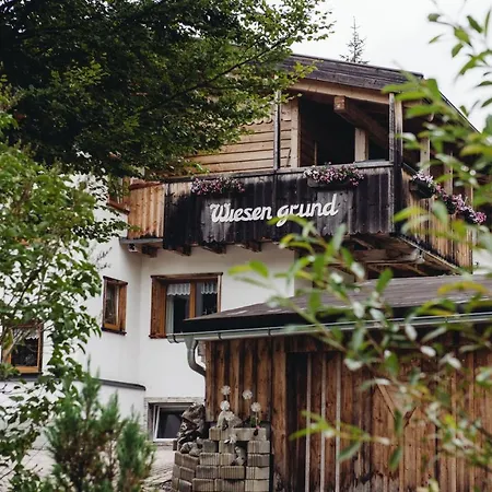 / Haus Wiesengrund Hotel apartamentowy Berwang