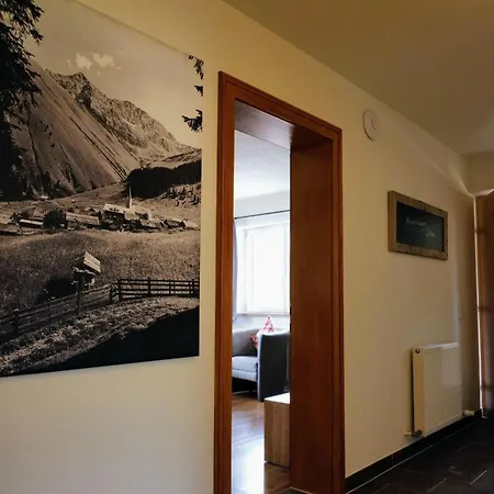 / Haus Wiesengrund Hotel apartamentowy Berwang